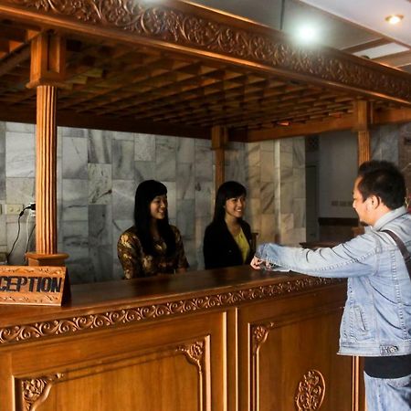 Hotel Wiwi Perkasa 2 Indramayu Екстер'єр фото