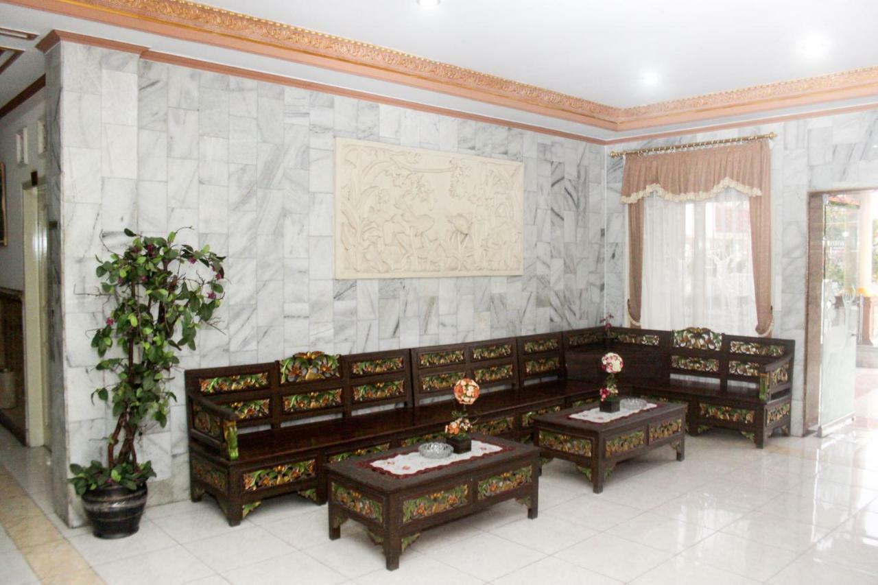 Hotel Wiwi Perkasa 2 Indramayu Екстер'єр фото